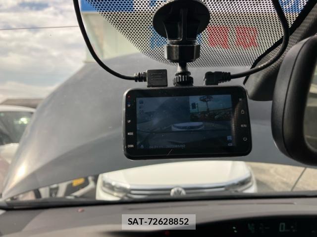 Toyota PRIUS 2013-09 8316545-21