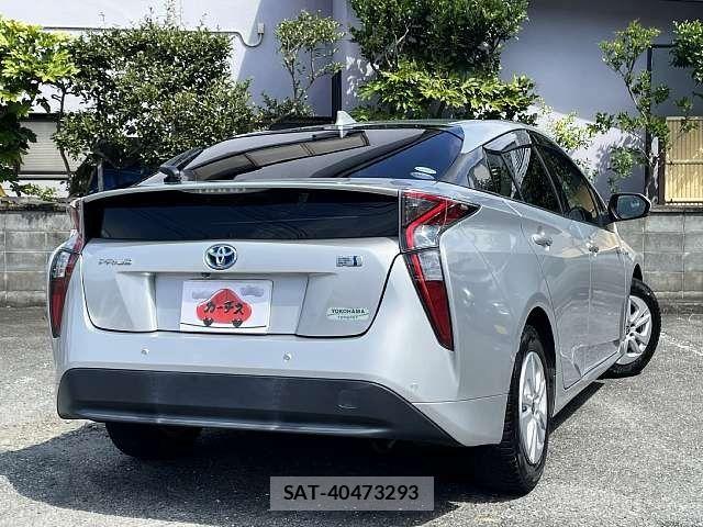 Toyota PRIUS 2017-12 8316488-2