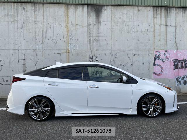 Toyota PRIUS 2019-06 8316478-10