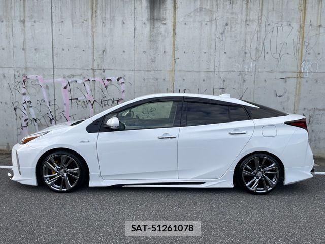 Toyota PRIUS 2019-06 8316478-11