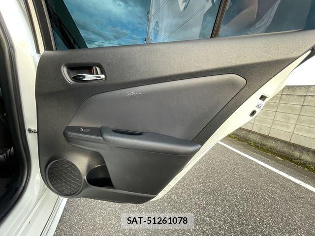 Toyota PRIUS 2019-06 8316478-18