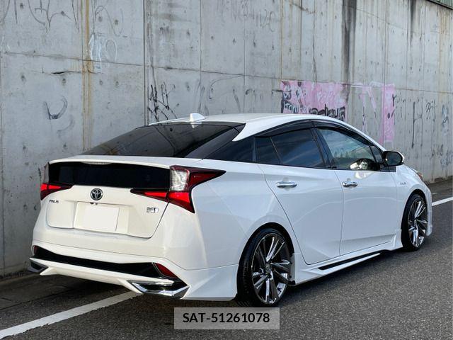 Toyota PRIUS 2019-06 8316478-3