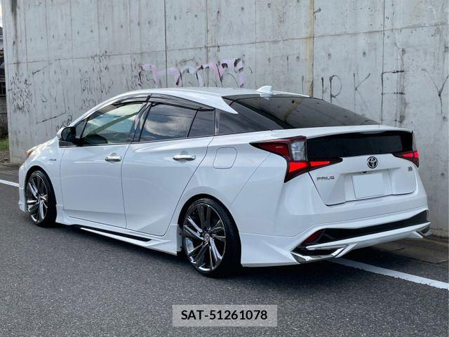 Toyota PRIUS 2019-06 8316478-5