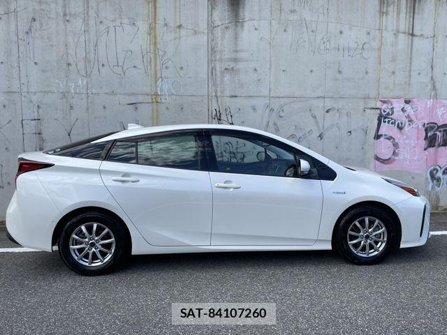 Toyota PRIUS 2019-09 8316473-10
