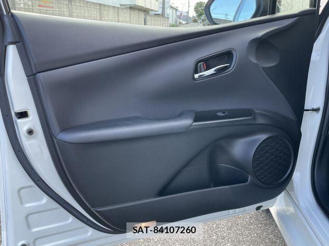 Toyota PRIUS 2019-09 8316473-17