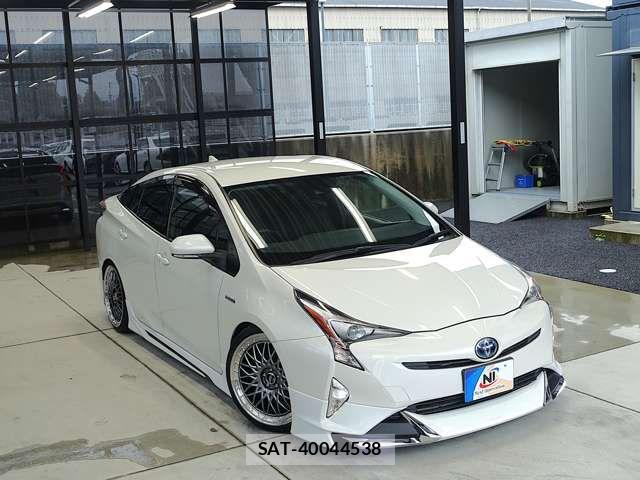 Toyota PRIUS 2016-12 8316449-12