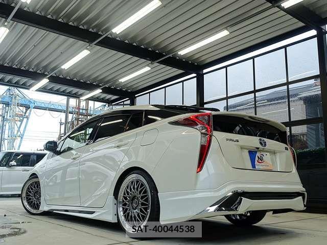 Toyota PRIUS 2016-12 8316449-14