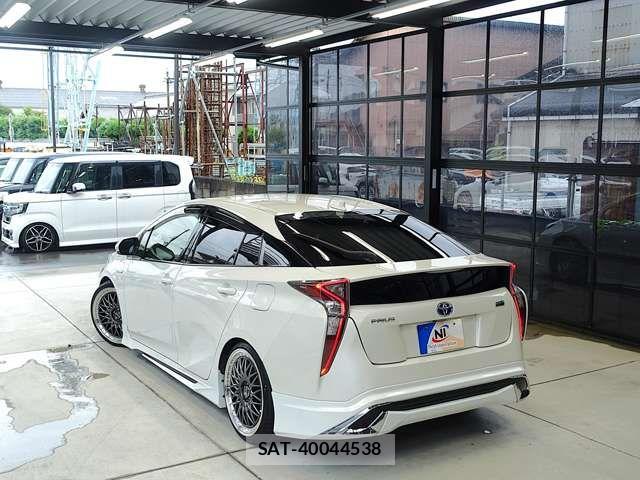 Toyota PRIUS 2016-12 8316449-15