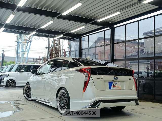 Toyota PRIUS 2016-12 8316449-16