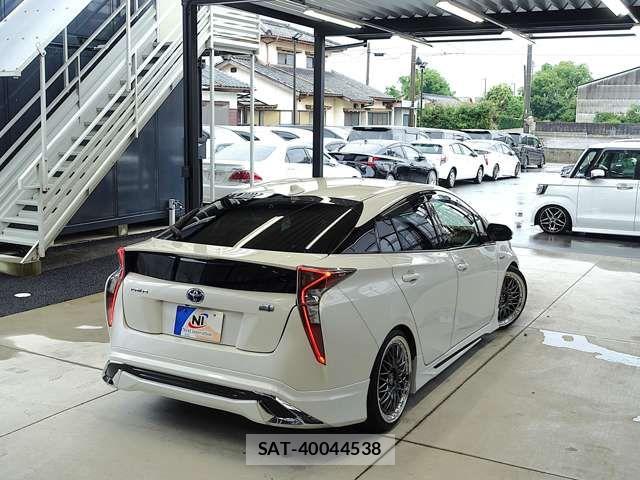 Toyota PRIUS 2016-12 8316449-7