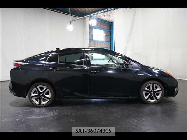 Toyota PRIUS 2016-06 8316445-15