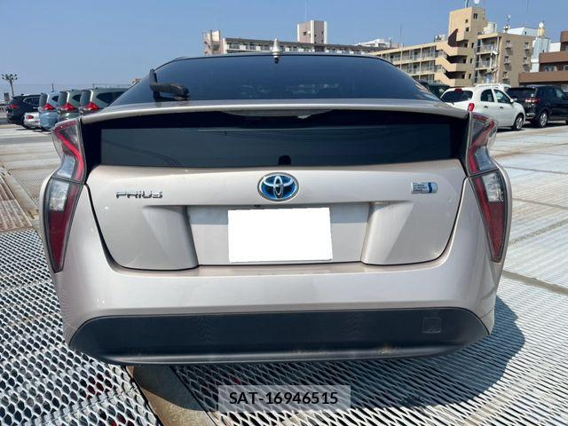Toyota PRIUS 2015-12 8316486-6