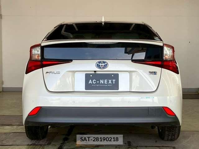Toyota PRIUS 2019-08 8316475-18