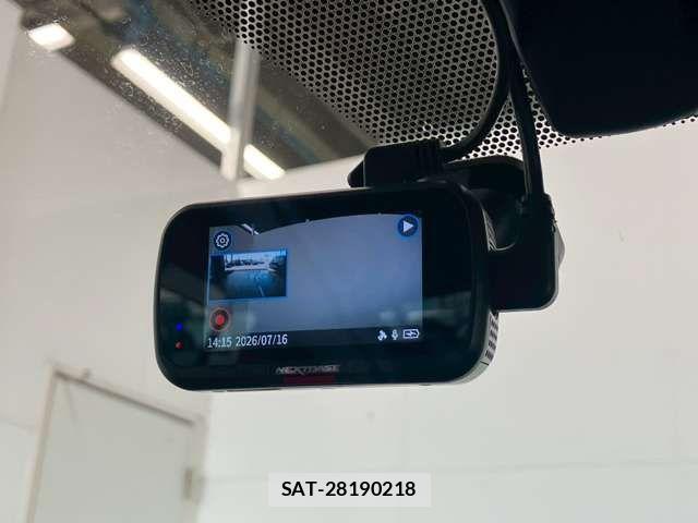 Toyota PRIUS 2019-08 8316475-2