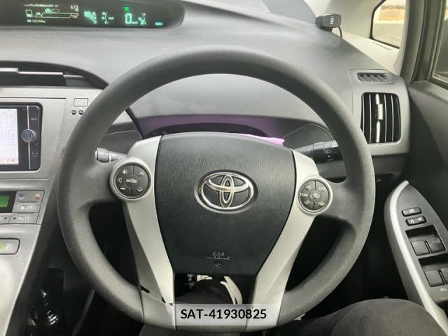 Toyota PRIUS 2013-10 8316509-12