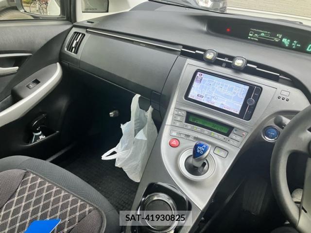 Toyota PRIUS 2013-10 8316509-16