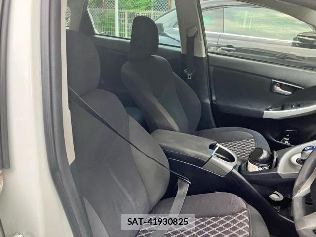 Toyota PRIUS 2013-10 8316509-17