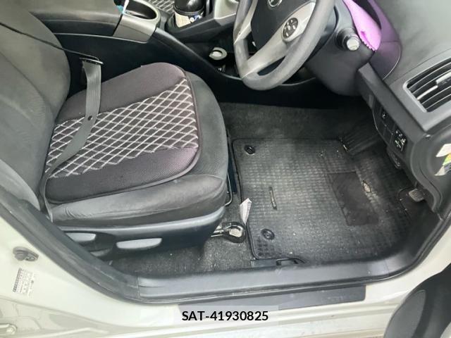 Toyota PRIUS 2013-10 8316509-18