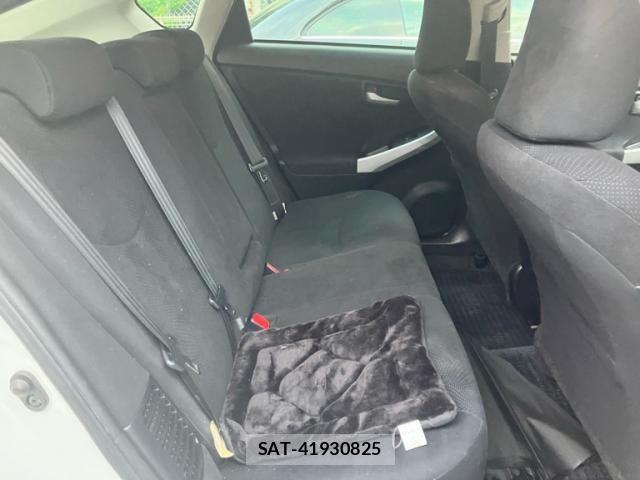 Toyota PRIUS 2013-10 8316509-19