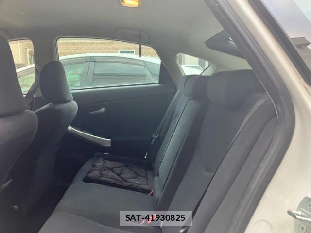 Toyota PRIUS 2013-10 8316509-23