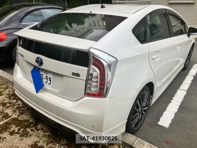 Toyota PRIUS 2013-10 8316509-2