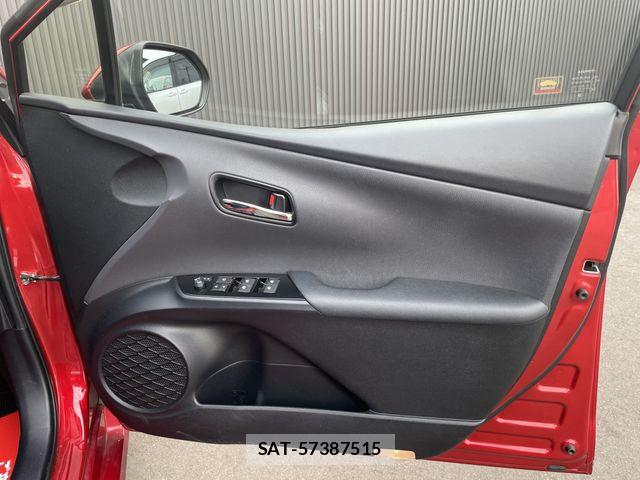 Toyota PRIUS 2016-02 8316497-15