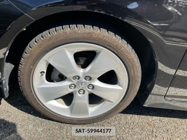 Toyota PRIUS 2012-06 8337468-10