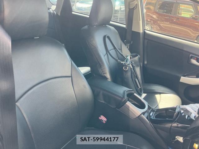 Toyota PRIUS 2012-06 8337468-13