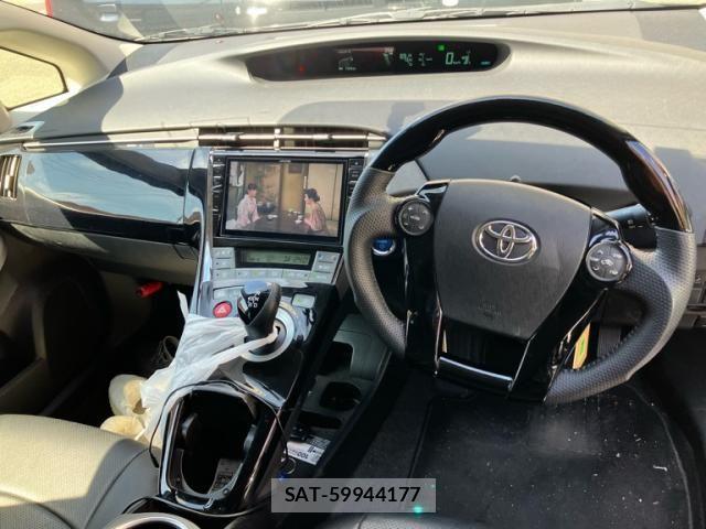 Toyota PRIUS 2012-06 8337468-14