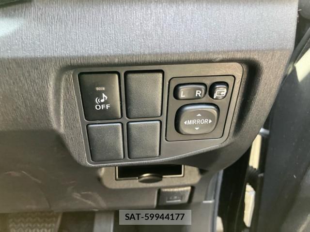 Toyota PRIUS 2012-06 8337468-16