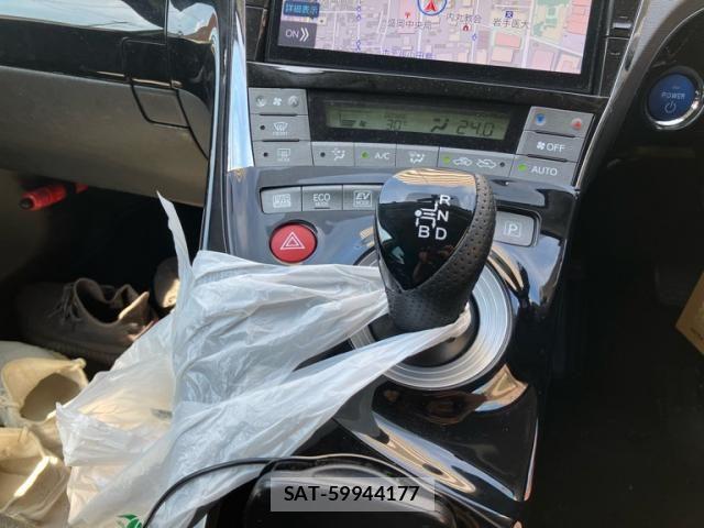 Toyota PRIUS 2012-06 8337468-19