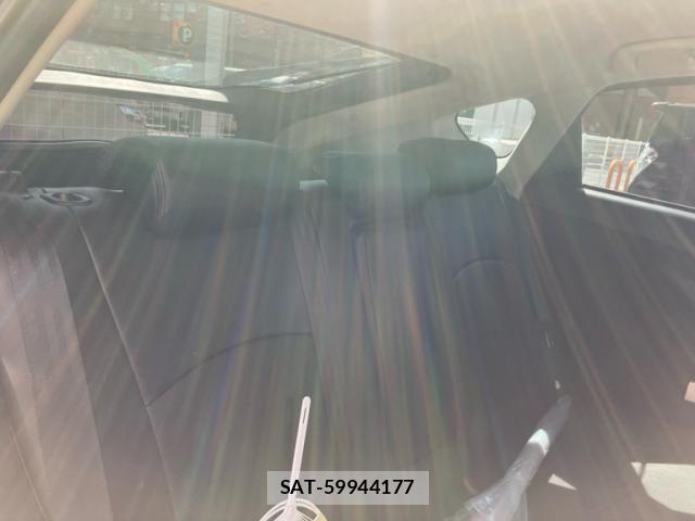 Toyota PRIUS 2012-06 8337468-20