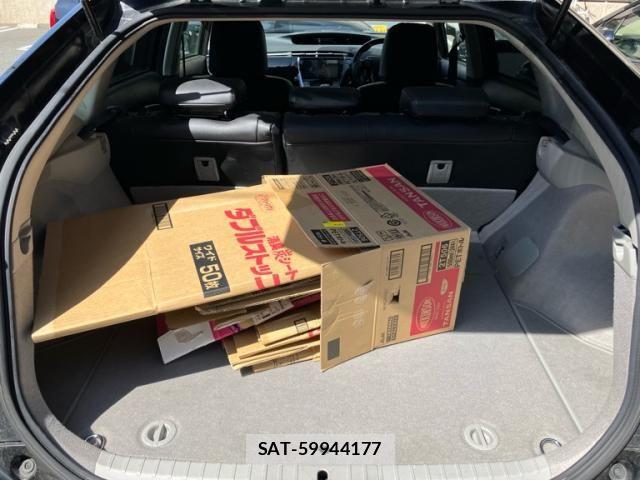 Toyota PRIUS 2012-06 8337468-21