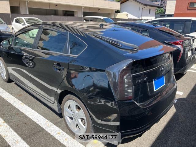 Toyota PRIUS 2012-06 8337468-2