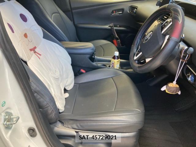 Toyota PRIUS 2017-02 8337463-12