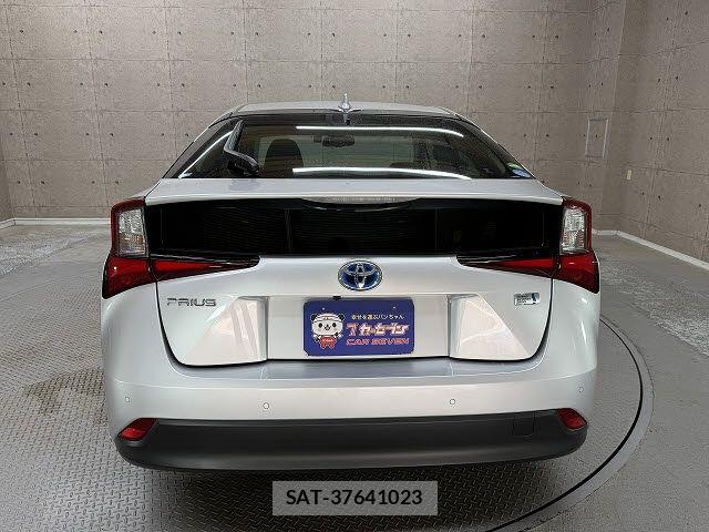 Toyota PRIUS 2020-12 8337435-4