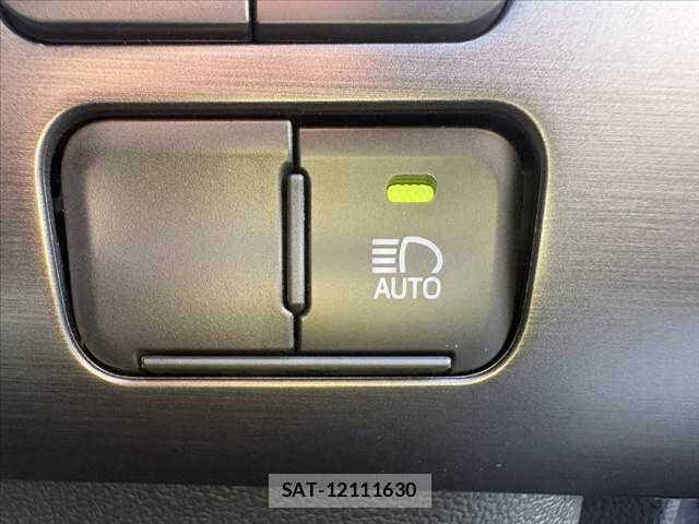 Toyota PRIUS 2022-03 8337426-24
