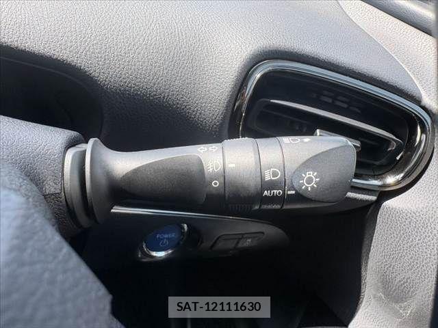 Toyota PRIUS 2022-03 8337426-28