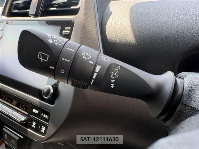 Toyota PRIUS 2022-03 8337426-29