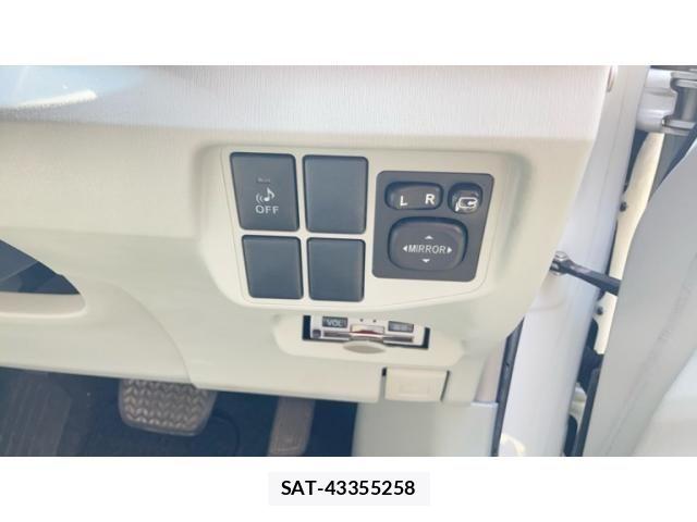 Toyota PRIUS 2012-03 8337467-14