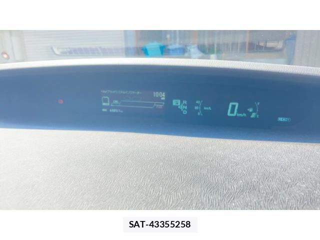 Toyota PRIUS 2012-03 8337467-17