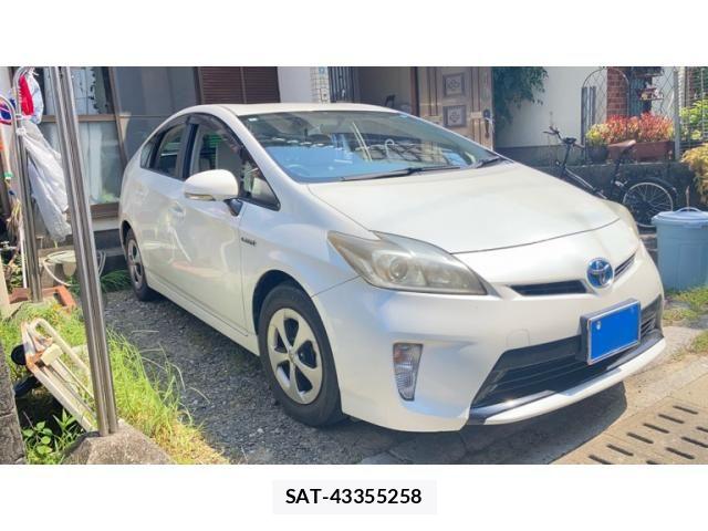 Toyota PRIUS 2012-03 8337467-1