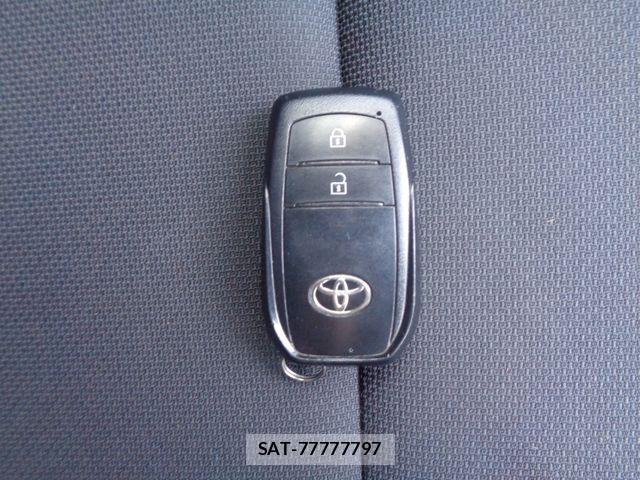 Toyota PRIUS 2024-04 8326451-29