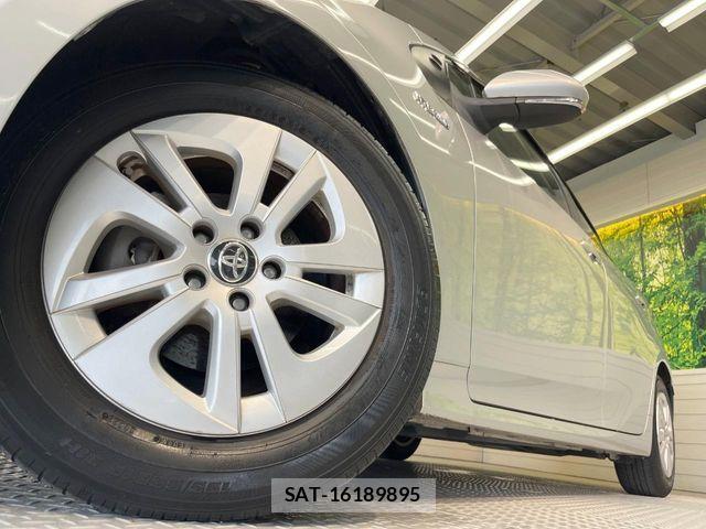 Toyota PRIUS 2017-08 8337453-12
