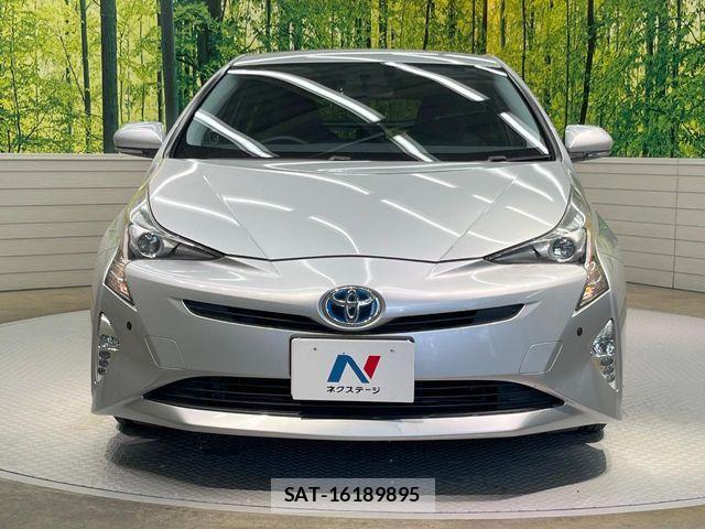 Toyota PRIUS 2017-08 8337453-13