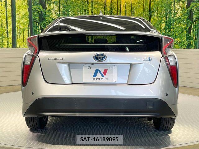 Toyota PRIUS 2017-08 8337453-14