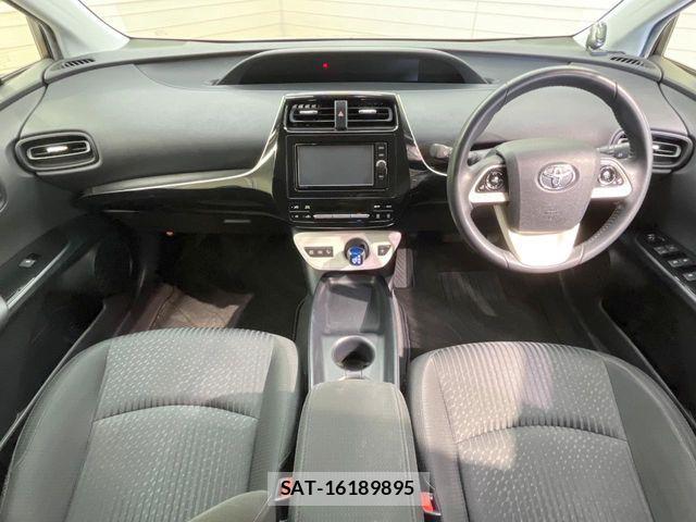 Toyota PRIUS 2017-08 8337453-1