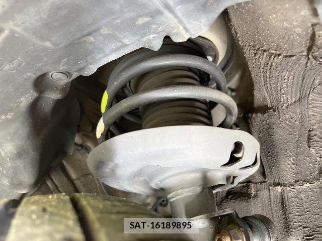 Toyota PRIUS 2017-08 8337453-19