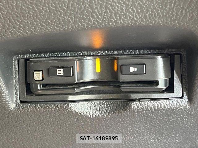 Toyota PRIUS 2017-08 8337453-4
