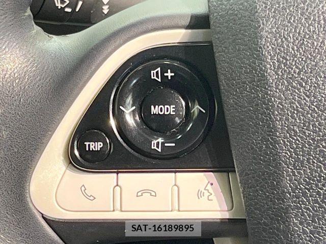 Toyota PRIUS 2017-08 8337453-6